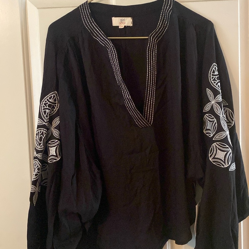 Long flowy embroidered sleeves Girl Soul brand size 0x